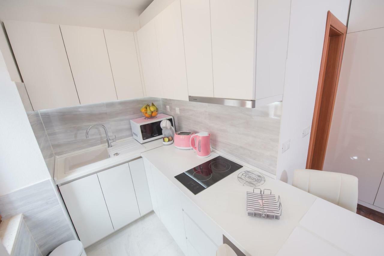 Studio Apartment Lena Kaštela エクステリア 写真