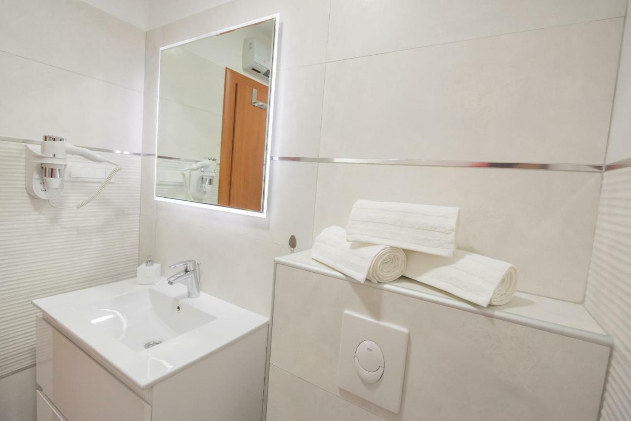 Studio Apartment Lena Kaštela エクステリア 写真