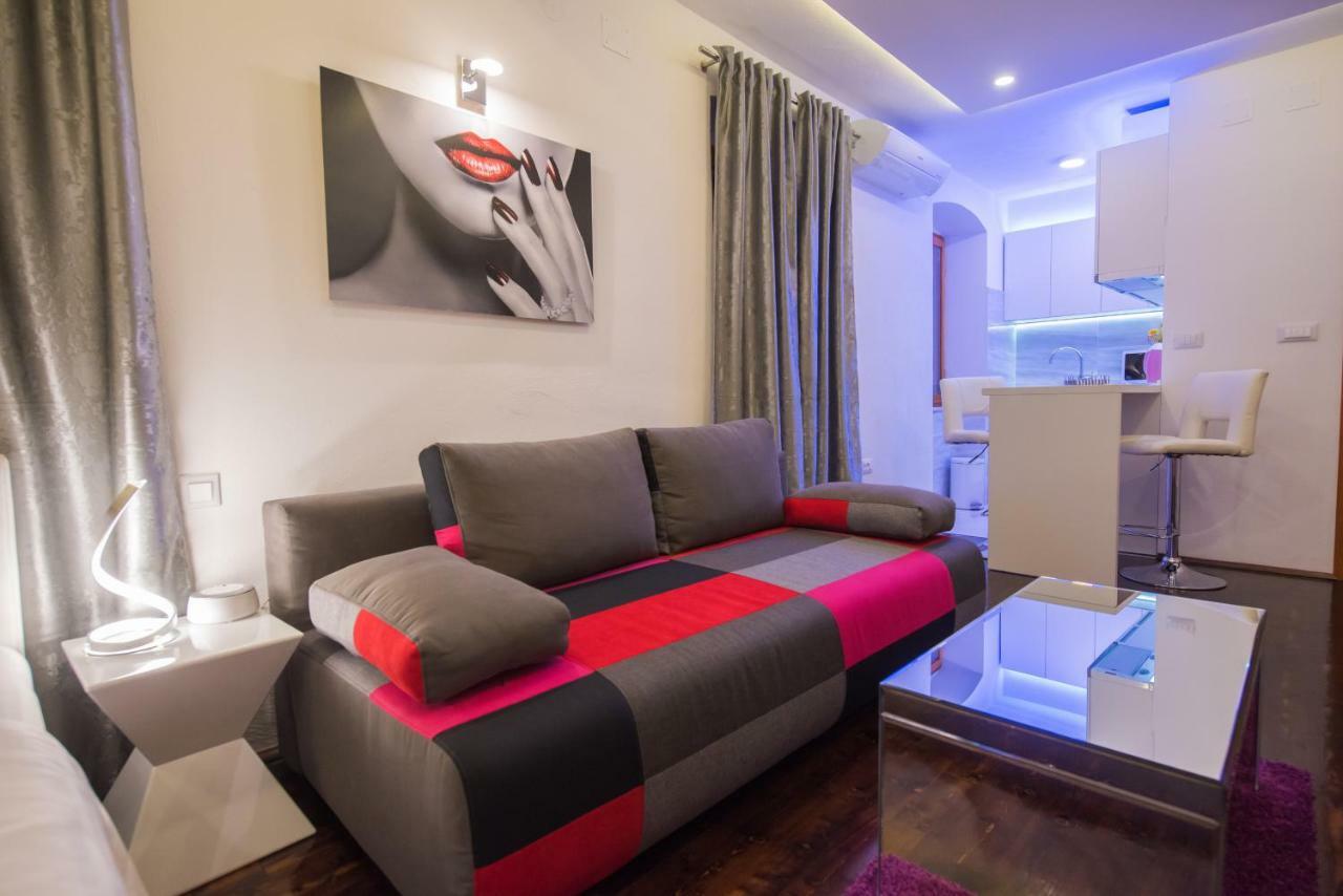 Studio Apartment Lena Kaštela エクステリア 写真